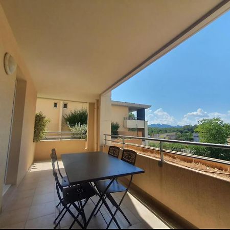Location D'Un Superbe Appartement Avec Piscine 罗克布伦河畔阿尔让 外观 照片