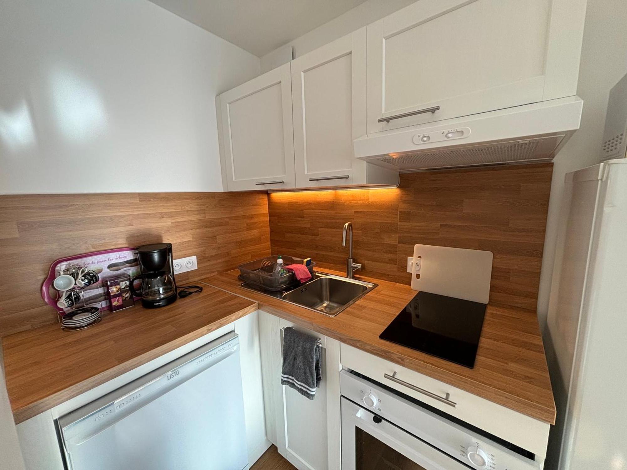 Location D'Un Superbe Appartement Avec Piscine 罗克布伦河畔阿尔让 外观 照片