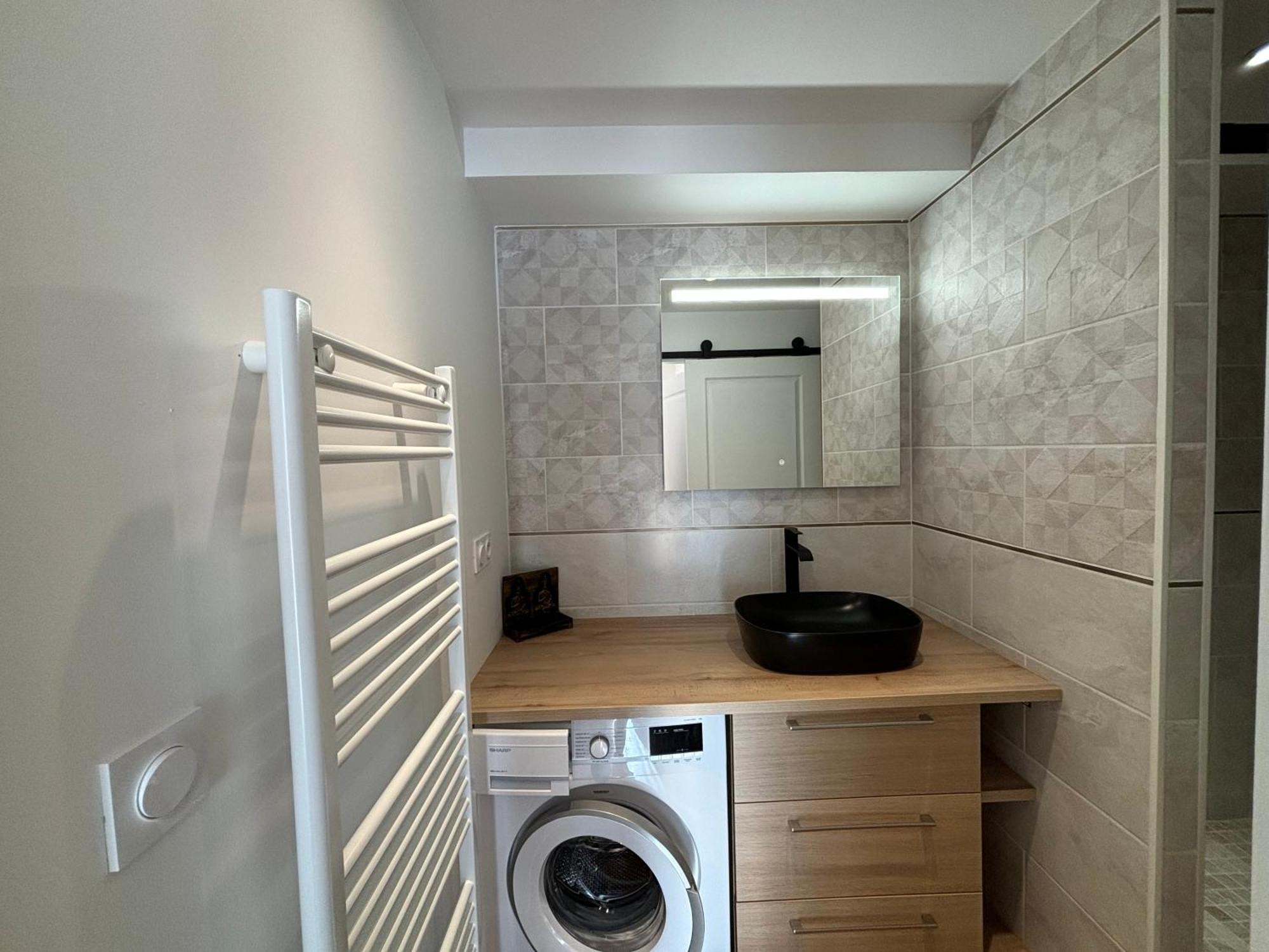 Location D'Un Superbe Appartement Avec Piscine 罗克布伦河畔阿尔让 外观 照片