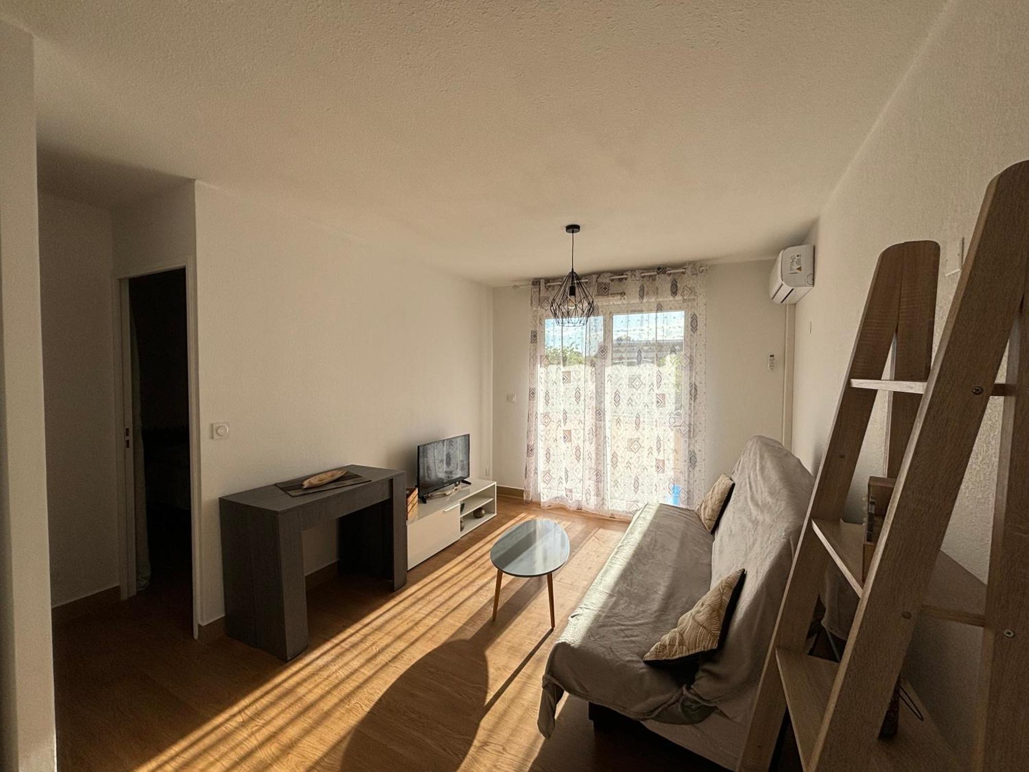 Location D'Un Superbe Appartement Avec Piscine 罗克布伦河畔阿尔让 外观 照片