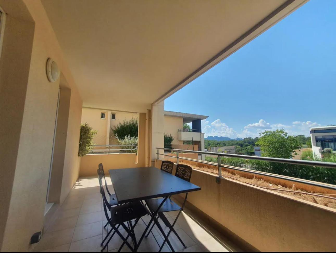 Location D'Un Superbe Appartement Avec Piscine 罗克布伦河畔阿尔让 外观 照片