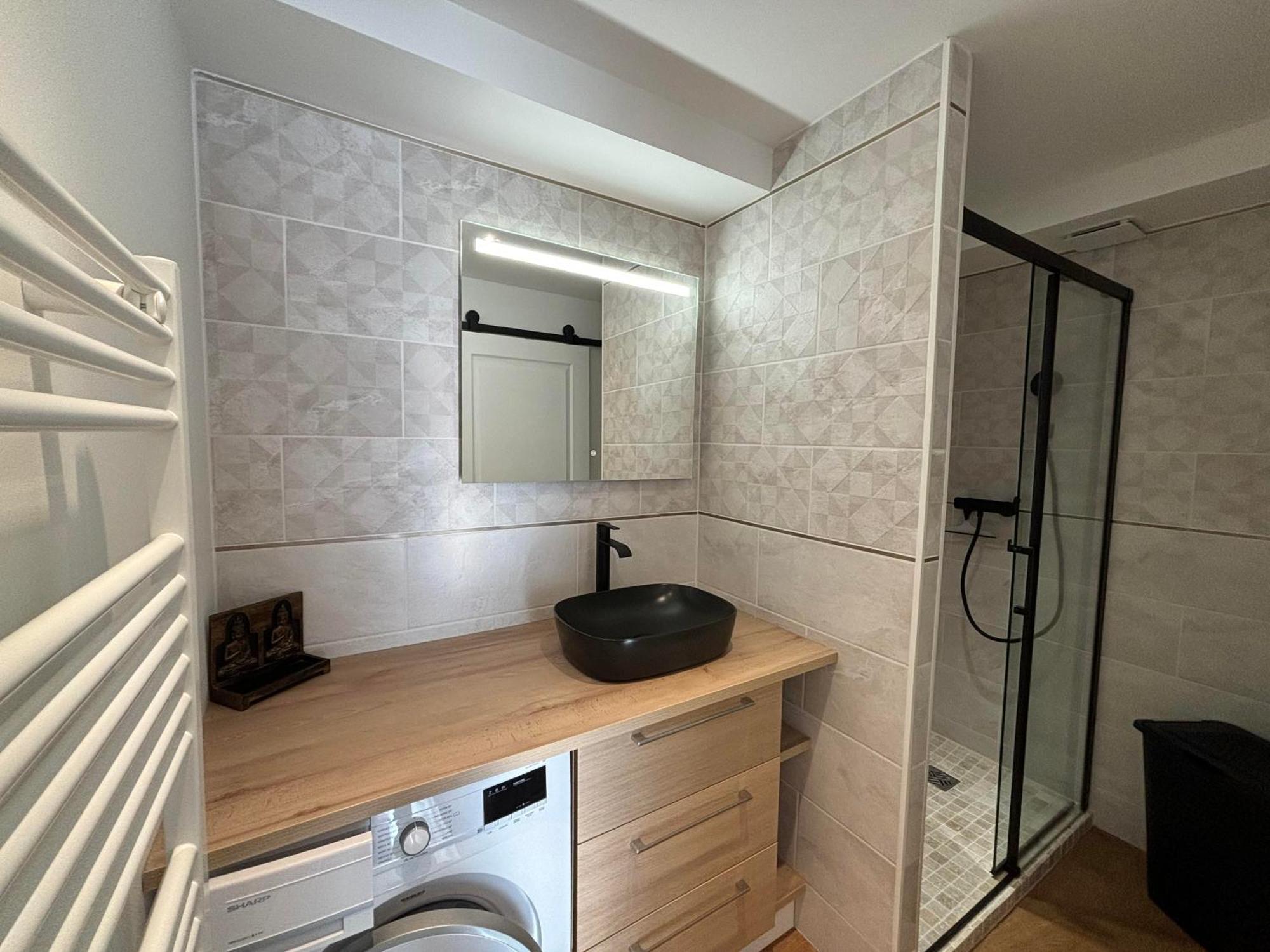 Location D'Un Superbe Appartement Avec Piscine 罗克布伦河畔阿尔让 外观 照片